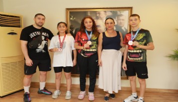 Şampiyon sporculardan Başkan Ceritoğlu Sengel’e teşekkür