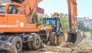 Son 1 yılda 150 bin metrekare kilit parke taşı serildi, 5 bin ton asfalt döküldü