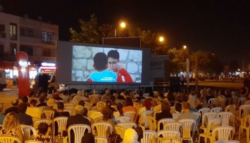 Açık havada sinema keyfi büyük ilgi görüyor