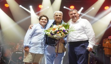 Çeşme Festivali “Akdeniz” temasıyla büyük bir coşkuyla başladı