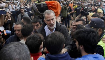İspanya’da Kral Felipe ve Başbakan Sanchez’e Çamurlu Tepki