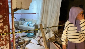 Antalya'da kontrolden çıkan araç eve çarptı: 9 aylık bebek ve 2 yaralı