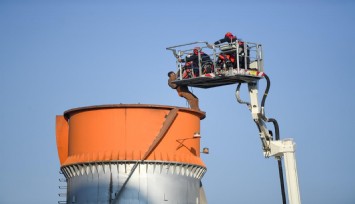 70 metrelik bacada mahsur kalan 2 işçi 4 saatlik operasyonla kurtarıldı