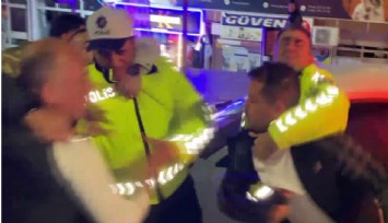 Alkollü sürücü ve yakınları polise yumrukla saldırdı: O anlar kamerada