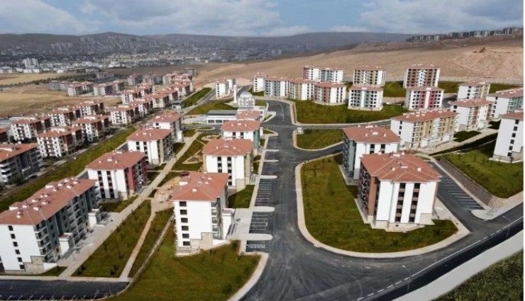 Baybatur: 'TOKİ tarafından Manisa’ya 7 bin 80 yeni konut yapılacak'