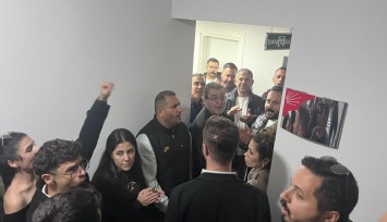 CHP İl Binası karıştı: Çağdaş Kaya taraftarlarından sloganlı destek