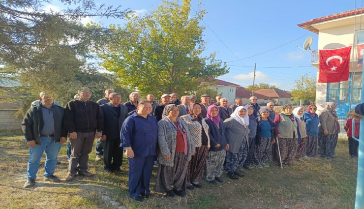 Cumhuriyet sevgisi her yerde: 98 hanelik köy Atasına koştu