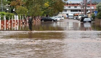 Fethiye sağanak yağışa teslim oldu: Su seviyesi yükseldi