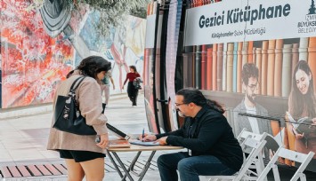 Gezici Kütüphane, Ege Üniversitesi Metro durağında
