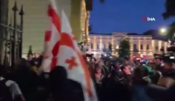 Gürcistan’da yerel seçim protestolarında sokaklar savaş alanına döndü
