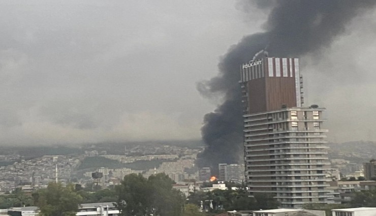 İzmir'de plastik fabrikasında korkutan yangın