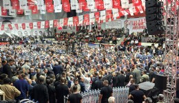 İzmir İl Başkan adayı Güç konuşmasının ardından kürsüde bayıldı