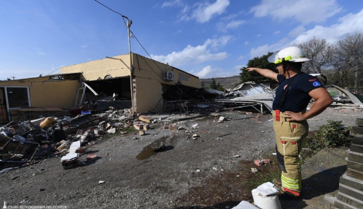 İzmir İtfaiyesi göçük altında kalan yurttaşı kurtardı