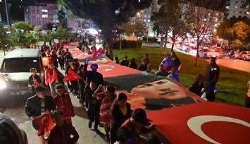 Karabağlar’da Coşkulu Cumhuriyet Korteji