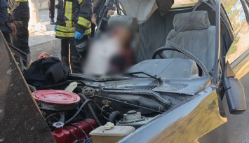 Kontrolden çıkan otomobil park halindeki kamyonete ok gibi saplandı