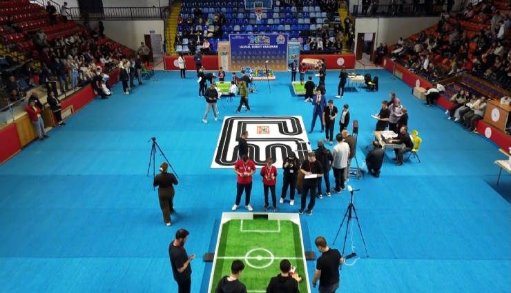 Kütahya'da Ulusal Robot Yarışması renkli görüntülere sahne oldu