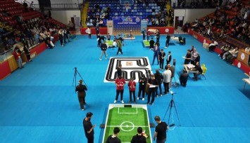 Kütahya'da Ulusal Robot Yarışması renkli görüntülere sahne oldu