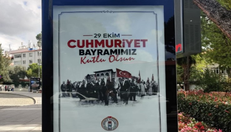 Muğla Valiliği'nin hatalı 'Cumhuriyet Bayramı' afişine vatandaşlardan tepki