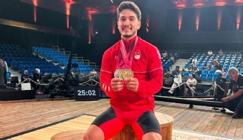 Muhammed Furkan Özbek, dünya şampiyonu oldu