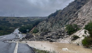 Şiddetli yağış Foça ve Aliağa’yı vurdu: İzmir yolunda yer yer heyelanlar oldu