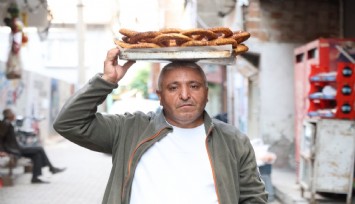 Simit tezgahından memur masasına: 49 yaşında atandı, annesi inanmadı