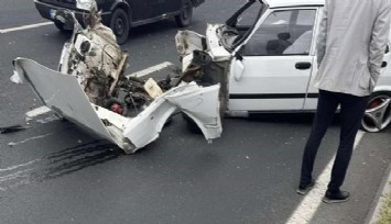 Tofaş marka otomobilin motoru fırladı: 2 yaralı