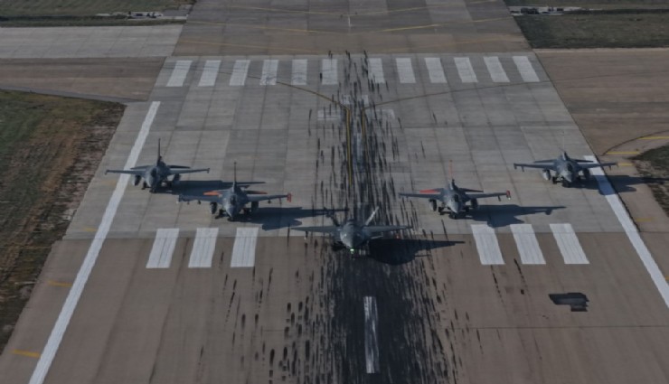 Bayraktar KIZILELMA 'hava-hava' füzesiyle hedefi vurdu