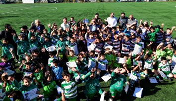 Bornovalı minikler 10 Kasım anısına mücadele etti