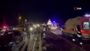 İki Tofaş araç kafa kafaya çarpıştı: 2’si ağır 3 yaralı