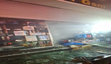 İzmir'de cep telefonu aksesuar mağazasında yangın