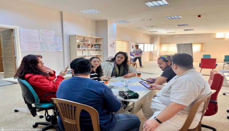 İzmir’de gençlere belediye çalışmaları hakkında eğitim