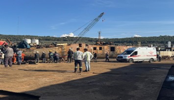 İzmir'de üzerine parça düşen işçi hayatını kaybetti