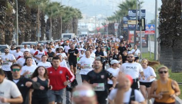 Karşıyaka’da 1500 kişi Ata’dan Ana’ya koştu