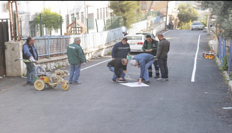 Konak'ta okula giden yollar renklendi