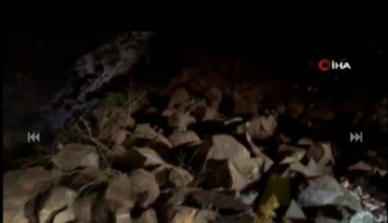 Artvin’de heyelan: Borçka-Hopa karayolu ulaşıma kapandı