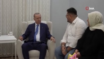 Cumhurbaşkanı Erdoğan, depremzede aileyi yeni yuvasında ziyaret etti