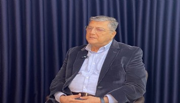 Eski CHP Genel Sekreteri Prof. Sındır: İzmir’de yazlığı olan her siyasetçiyi İzmirli saymak doğru değil