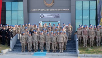 Foça’da elit birlikler sahada: Jandarma’nın ilk Savaşçı Yarışması başladı