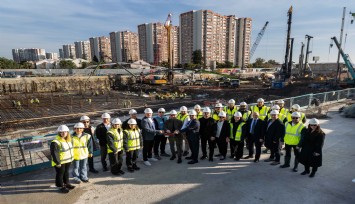 Folkart’tan İzmir’e Mona Lisa gülüşü