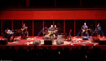 Fuat Güner İzmir’de sahnedeydi