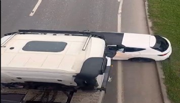 Hafriyat kamyonu, önüne aldığı otomobili 100 metre sürükledi