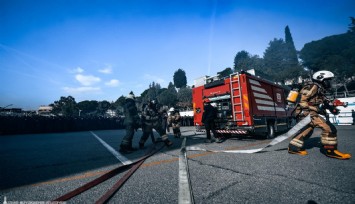 İtfaiye ekiplerinden polis okulunda yangın tatbikatı