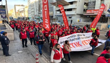 İzmir Büyükşehir işçileri 'Masa kurulmazsa mücadele büyüyecek'