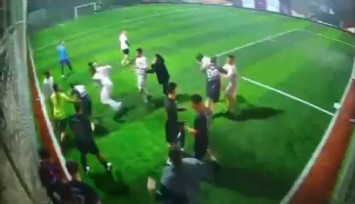 İzmir’de halı saha maçında tekme tokat kavga: O anlar kamerada