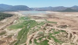 İzmir'e su veren iki baraj çölleşti: Balçova ve Gördes Baraj'ı yüzde sıfırı gördü