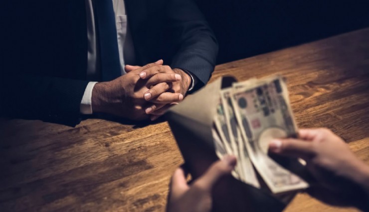 İzmir’i karıştıran iddia: Bir işadamı emniyet müdürünün çakarlı aracıyla girdiği benzinlikte rüşvet alırken yakalandı