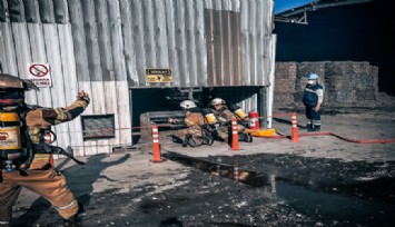 İzmir İtfaiyesi’nden çimento fabrikasında gerçeği aratmayan tatbikat