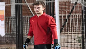 İzmirli kaleci Kaan Tınmaz takımsız kaldı, halı sahaya kiralık kaleci oldu