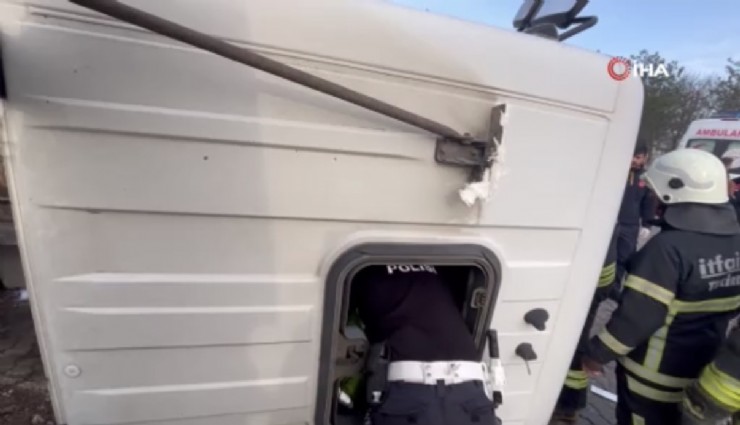 Polis üniformasını çıkarıp yaralının üzerini örttü