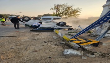 Takla atarak hurdaya dönen araçta gelin ve kaynana yaralandı